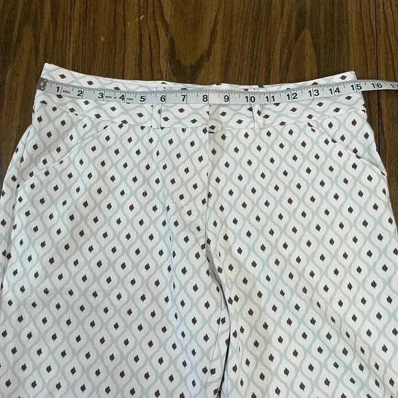 Peter Millar Wicking Performance Geometric Polyester Golf Shorts Women’s size 2 - Picture 9 of 12